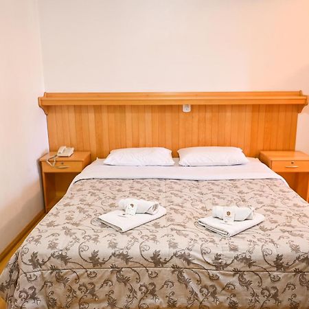 Hotel 13 Linden Treze Tílias Eksteriør bilde